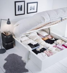 8 ไอเดียสุดเจ๋ง เปลี่ยนห้องขนาดเล็กแต่ของเยอะ ยังไงไม่ให้รก